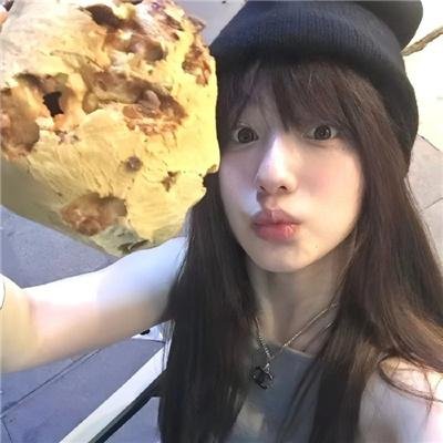 泡沫欢腾的香槟美酒