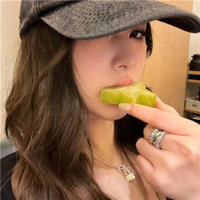 模仿女孩
